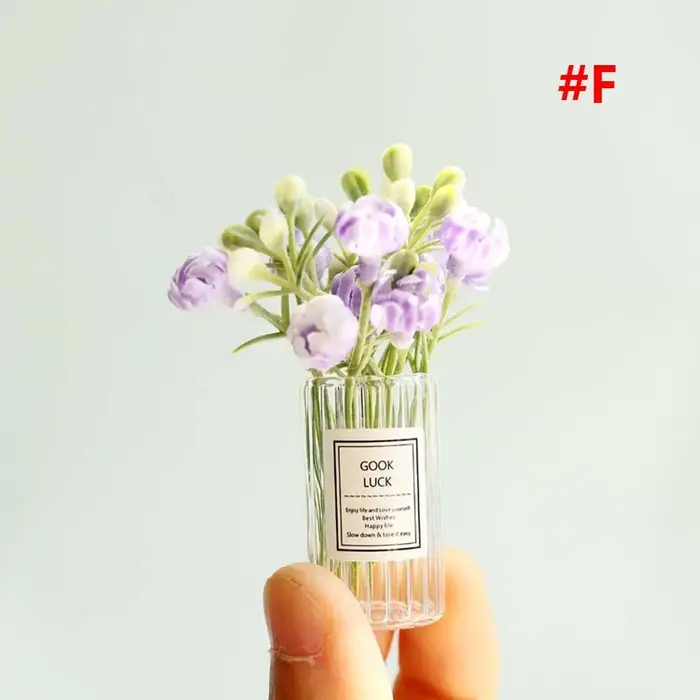 Plantes en pot miniatures pour décoration de bureau