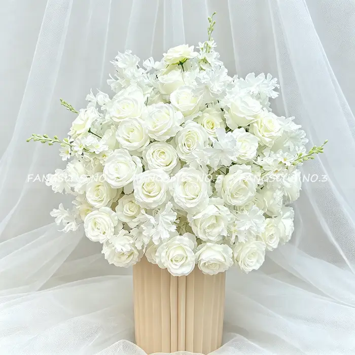 Boule de fleurs artificielles 70 cm (hortensia et rose) pour allée de mariage