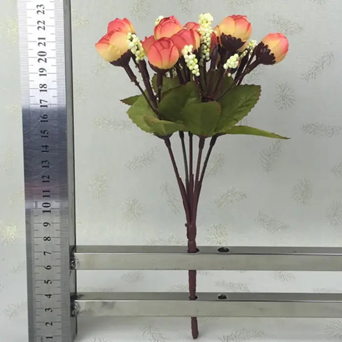 Nouvel Arrivage – Bouquet de 15 petites roses à bourgeons