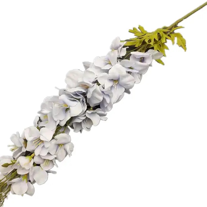 Une grande fleur artificielle en soie Delphinium