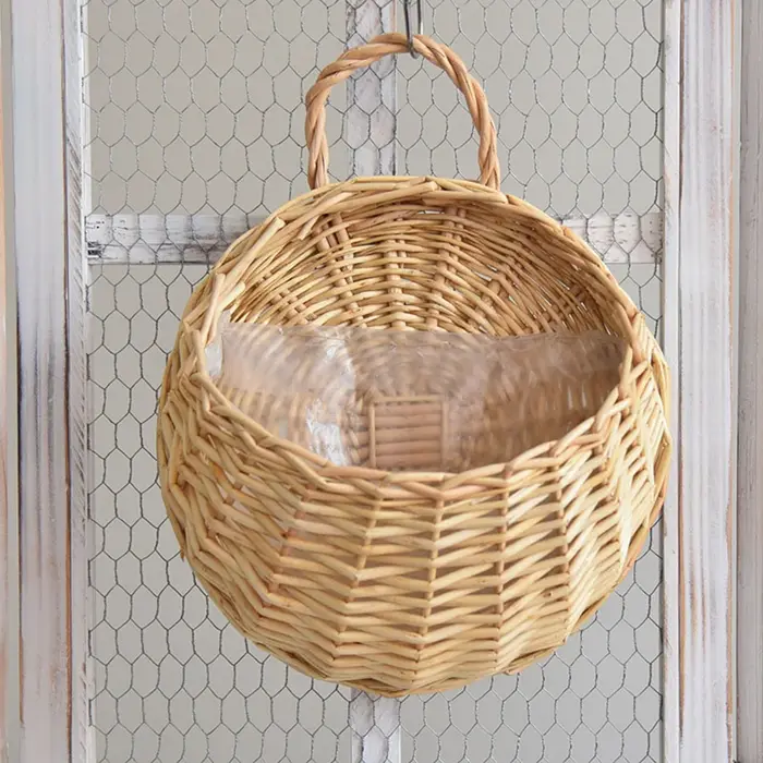 Panier de fleurs mural en rotin