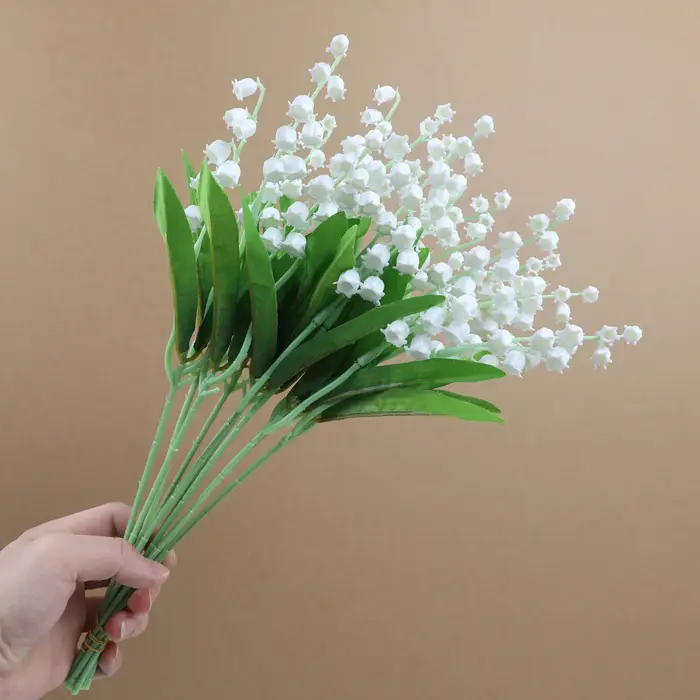 Fleur d'orchidée artificielle blanche