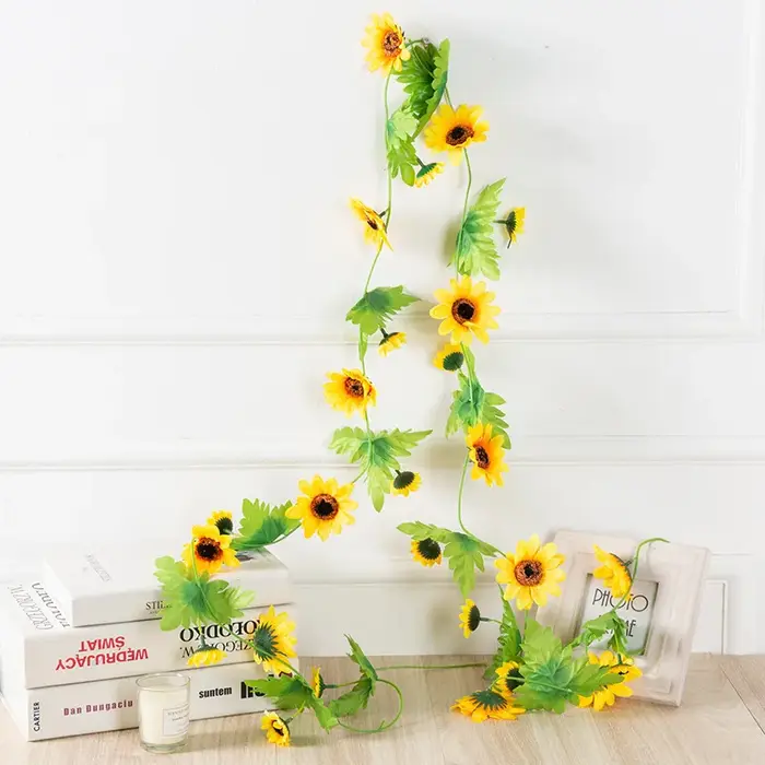 Guirlande de fleurs artificielles suspendues de vigne de tournesol jaune de 2.5M