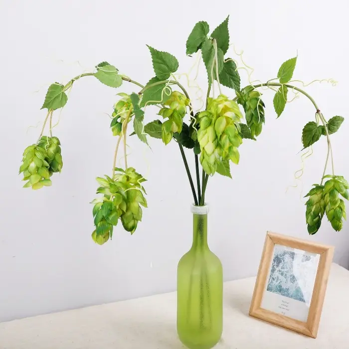 4 pièces de plantes artificielles suspendues à 3 têtes