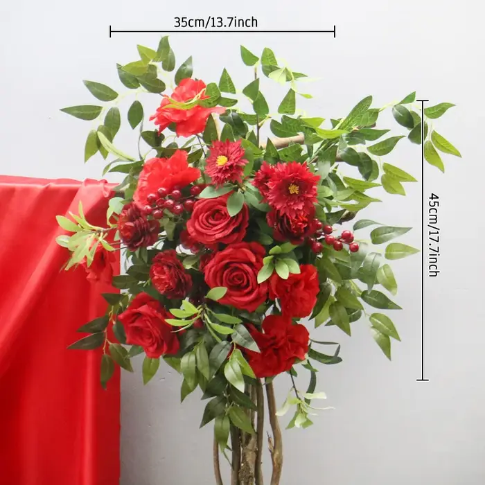Arrangement de fleurs de baies rouges de Noël, mur floral d'angle artificiel, signe de bienvenue de
