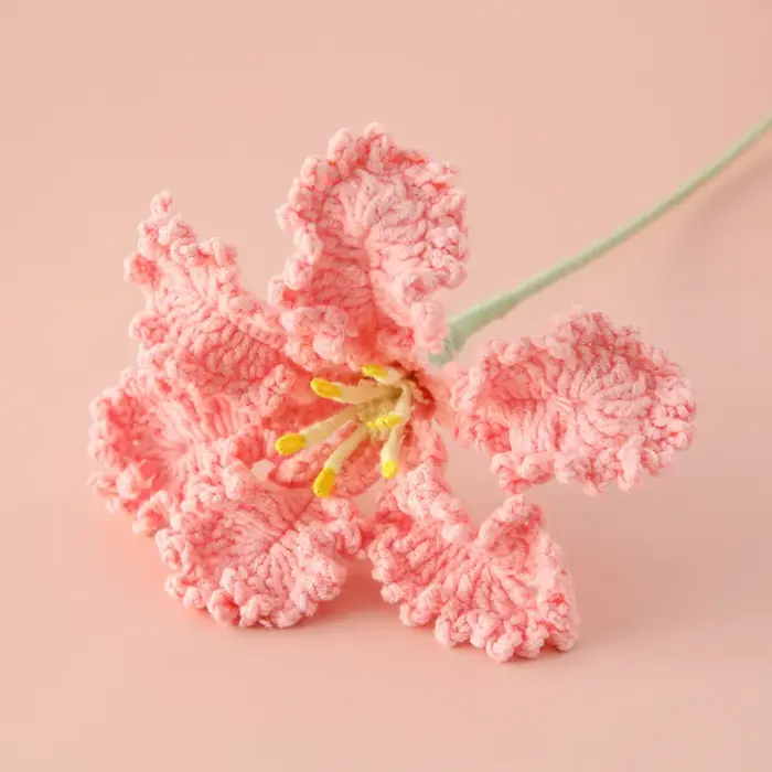 Bouquet de branches de fleurs de glycine violette, crochet fait à la main, fil tricoté, décoration d