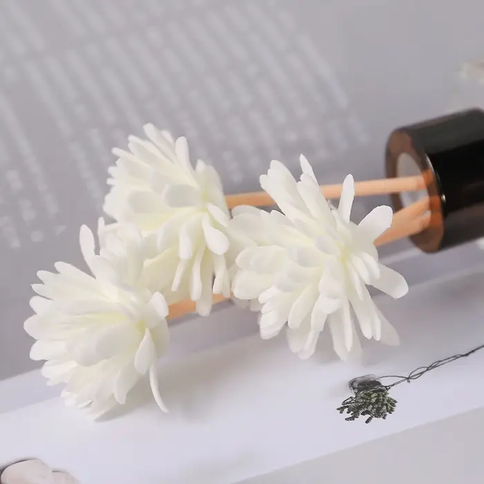 Fleur artificielle en mousse blanche-neige