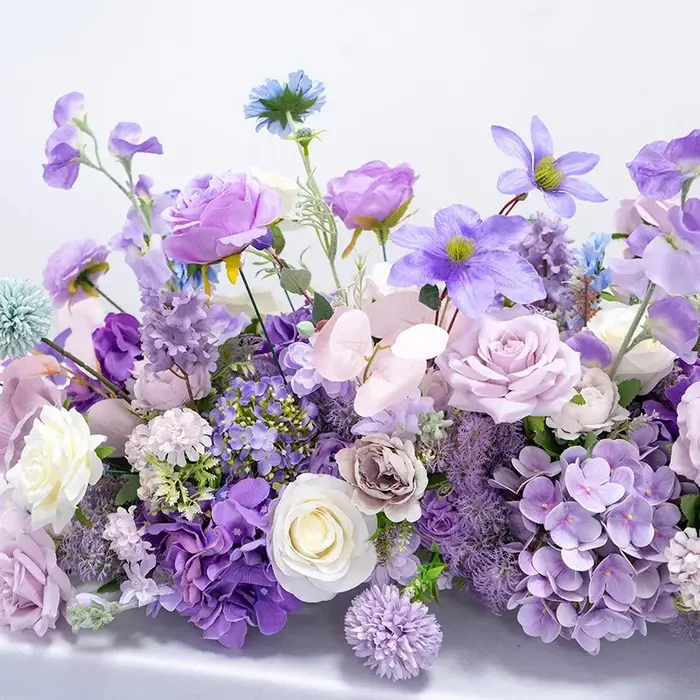 Fleur violette pour décor de table de mariage