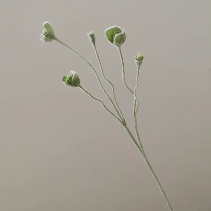 Branche de plantes vertes artificielles
