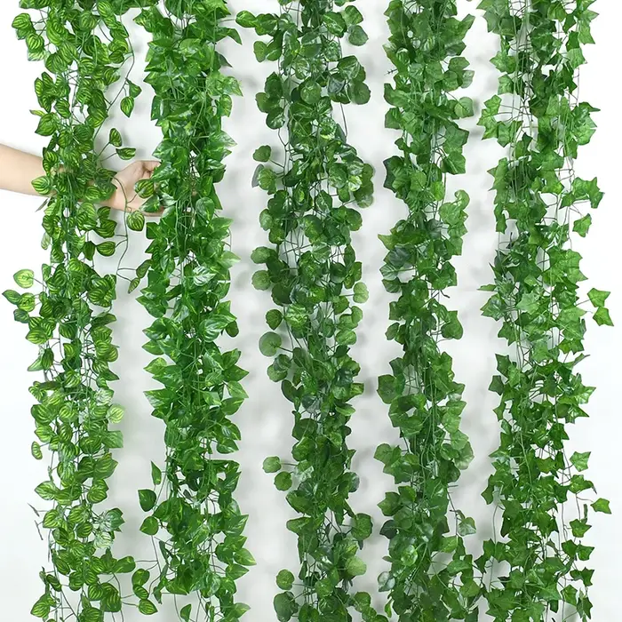 Guirlande de feuilles de lierre vert artificielles de 2.1M