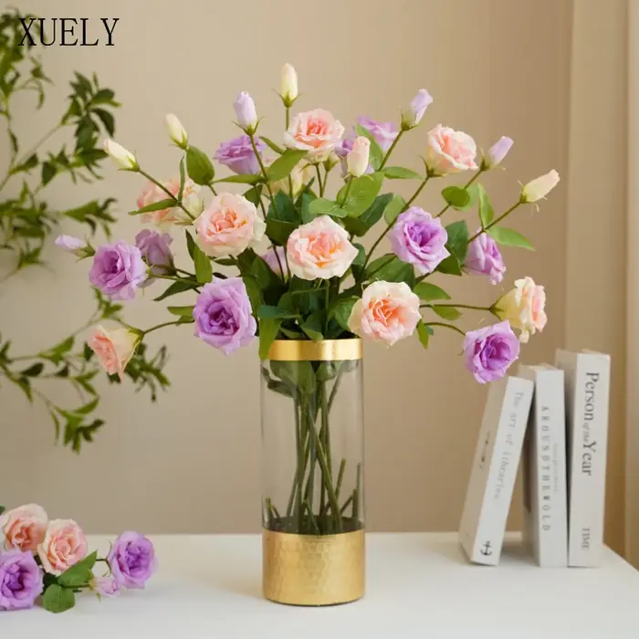 Grand vase à fleurs Eustoma hydratant à la main