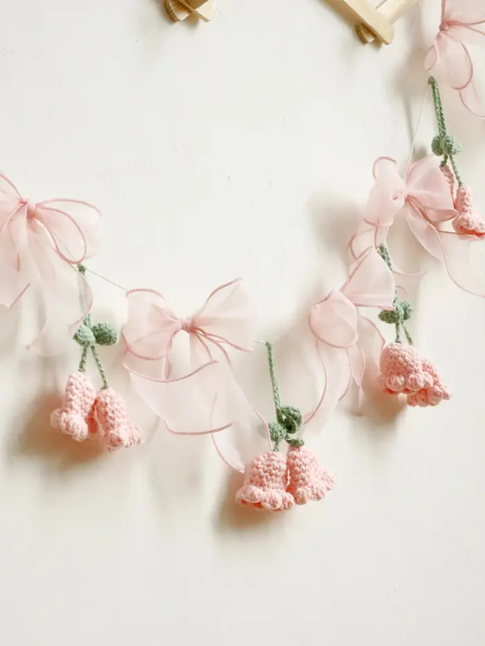 Guirlande de fleurs au crochet faite à la main