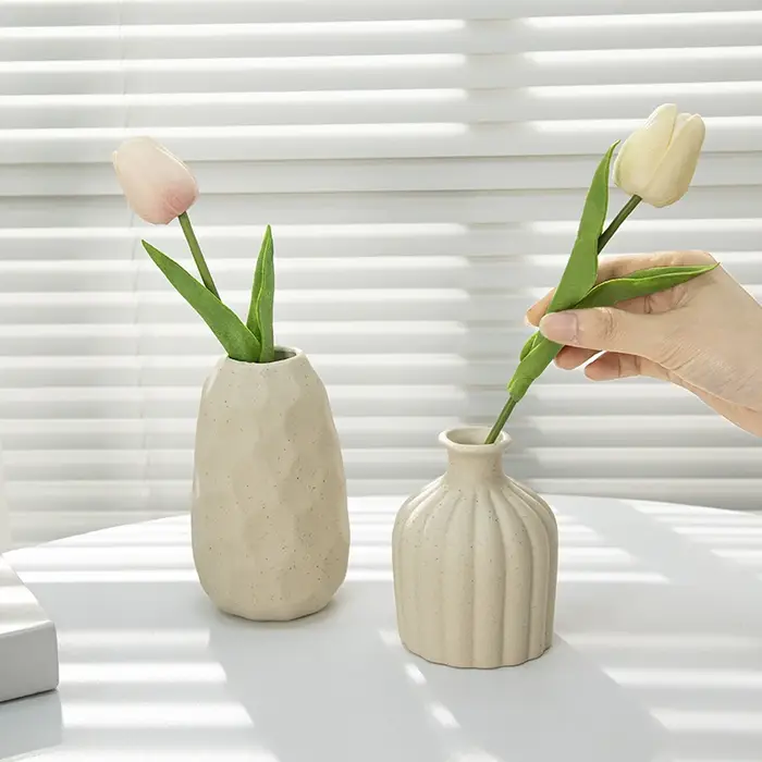 Vase à fleurs en céramique rétro