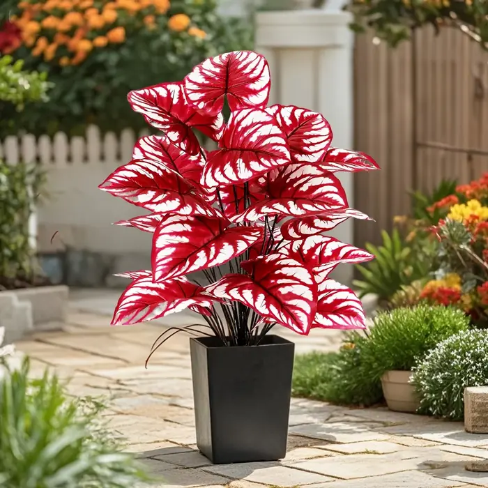 Plante artificielle à feuilles rouges avec rayures blanches