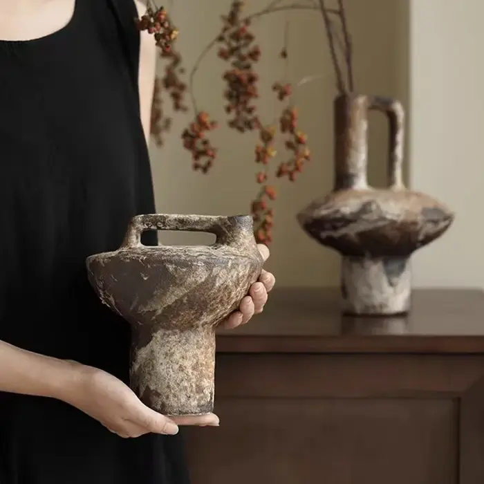 Vase en céramique grossière