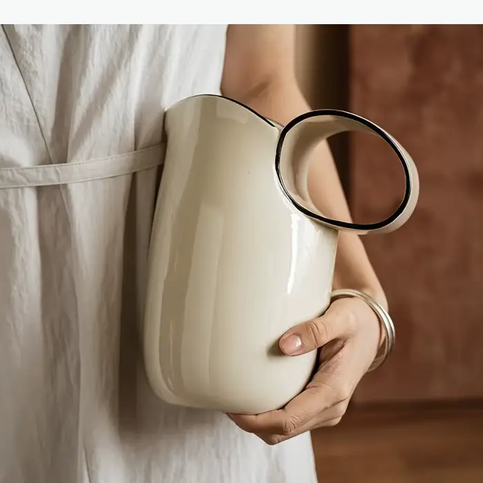 Vase en céramique en forme de pot