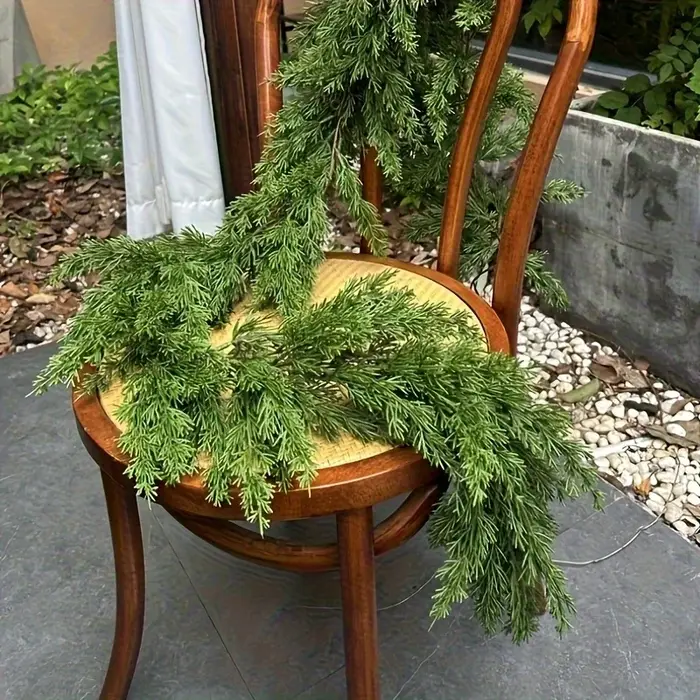 Guirlandes de pin de cèdre de noël