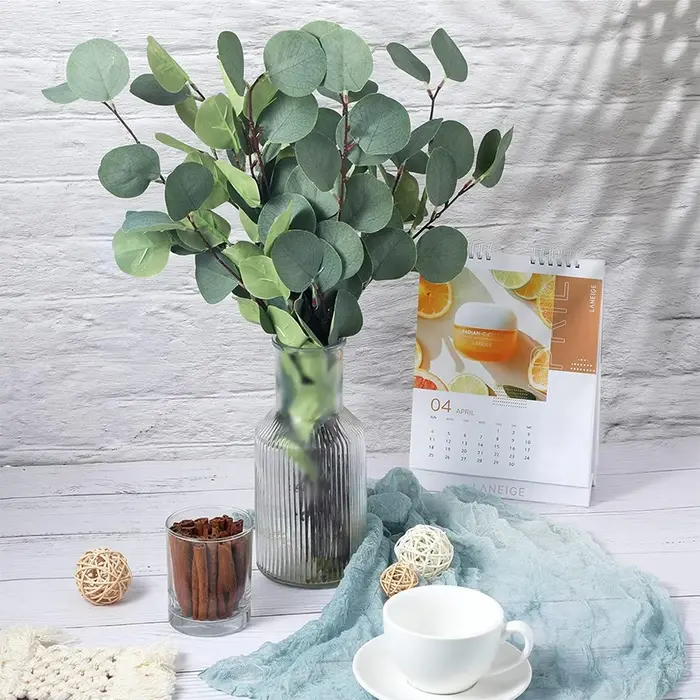 Bouquet de plantes artificielles d'eucalyptus