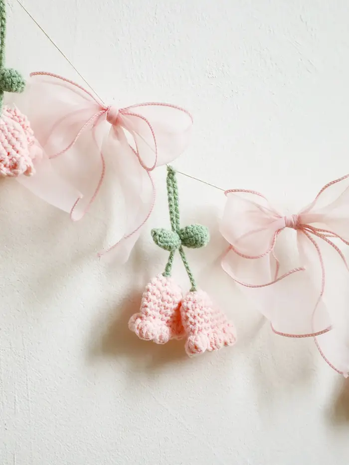 Guirlande de fleurs au crochet faite à la main