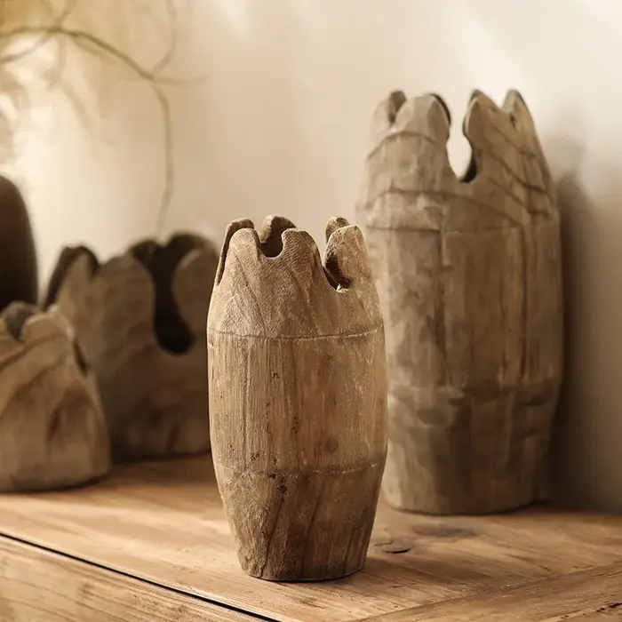 Vase d'arrangement de fleurs en bois