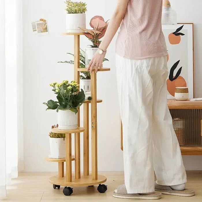 Support roulant pour plantes en bambou