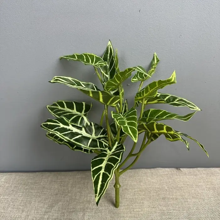 Lot de 6 plantes artificielles en plastique