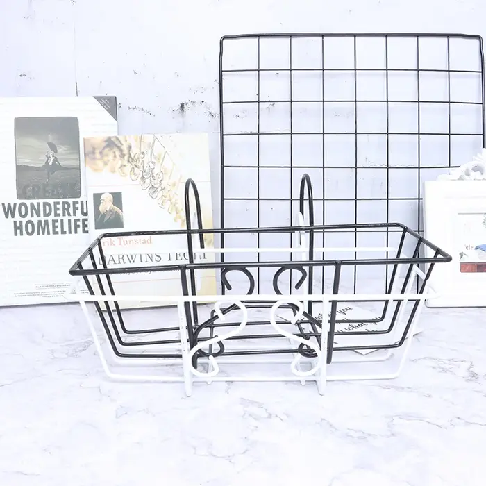 Étagère suspendue, panier