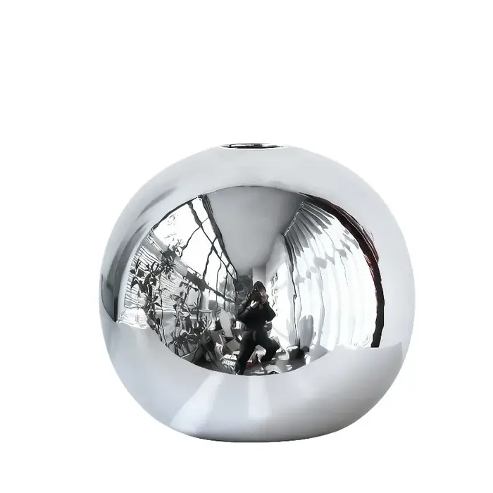 Vase sphérique en céramique argenté par électrolyse