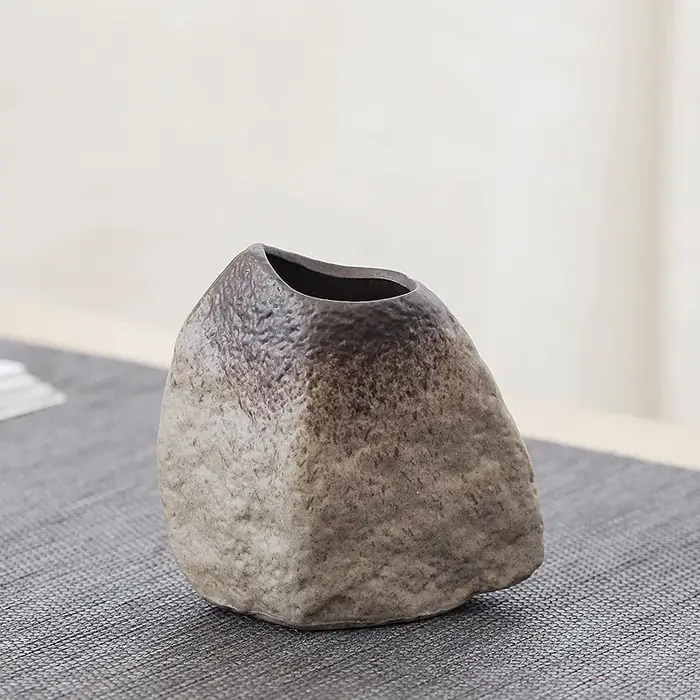 Petit vase en poterie chinoise
