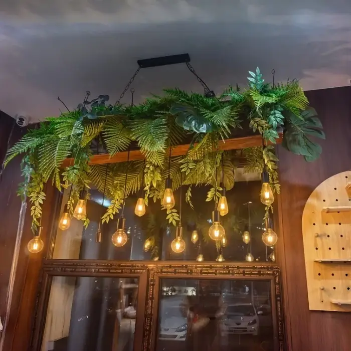 Luminaire suspendu en forme de plante verte