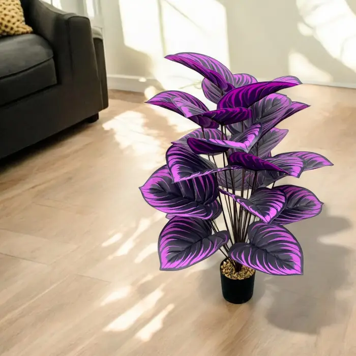 Plantes artificielles violettes élégantes