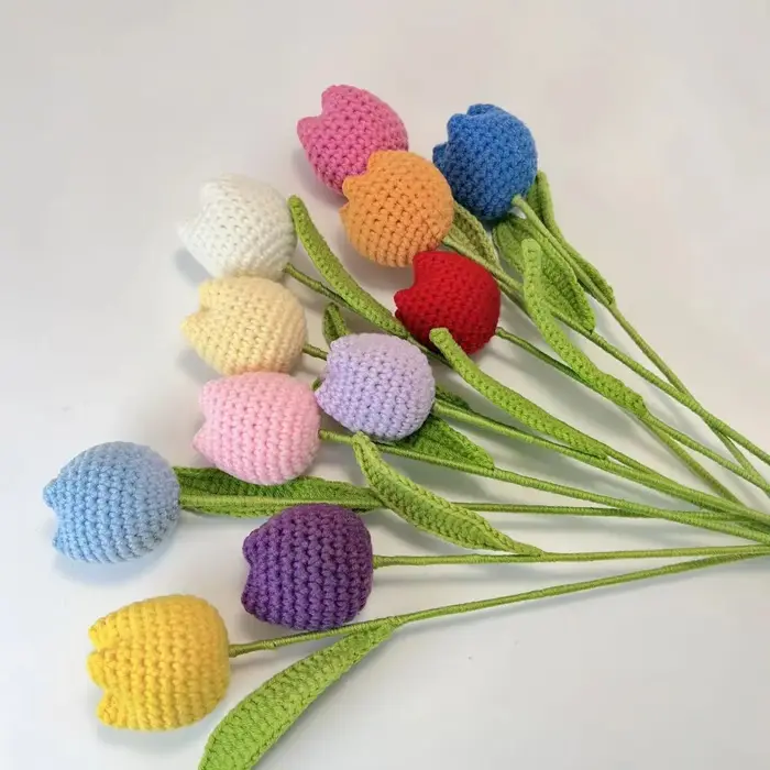 Bouquet de tulipes de fleurs tricotées