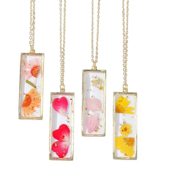 Collier pendentif en fleurs naturelles séchées