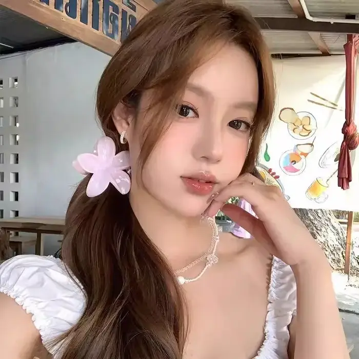 Frangipani frais et doux oeuf fleur arrière de la tête disque cheveux requin pince