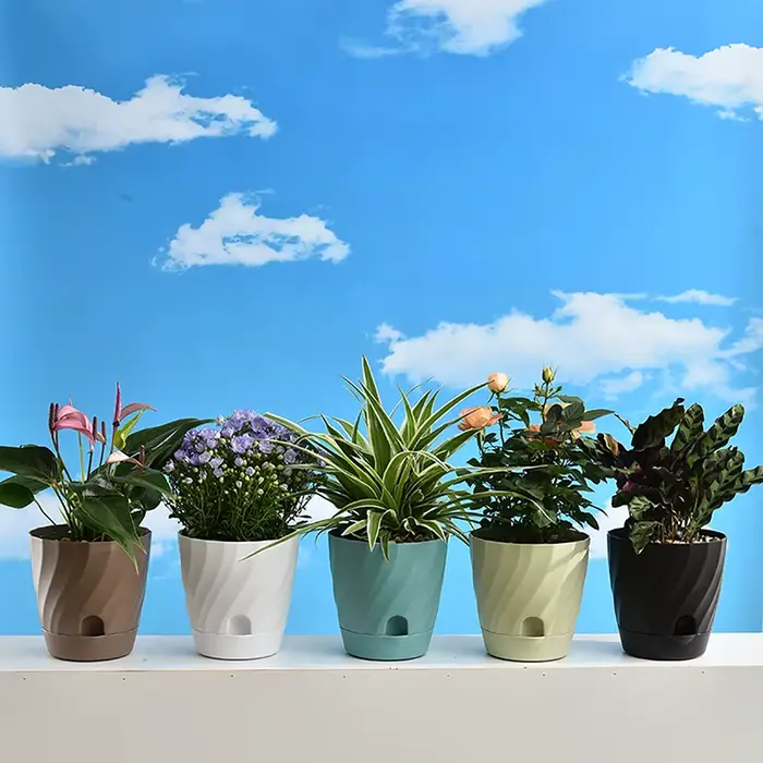 Pots de fleurs en plastique pour balcon