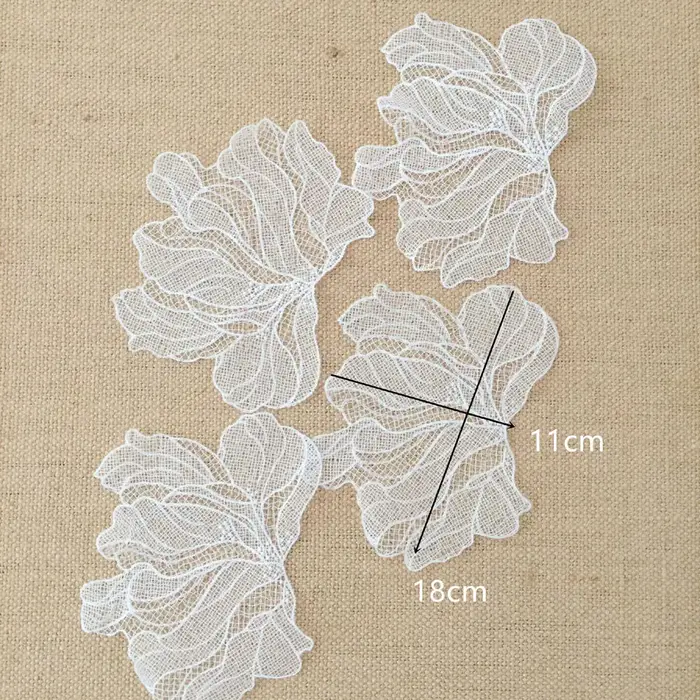 Patch de fleurs en maille blanche
