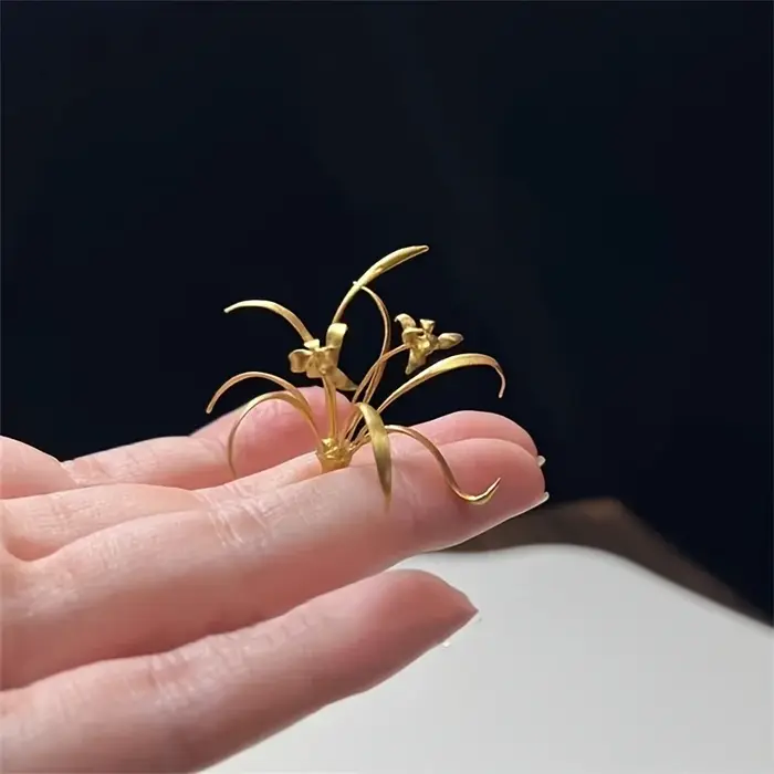 1 pièce d'ornement élégant et polyvalent en forme d'orchidée, qui dégage une touche de luxe léger et