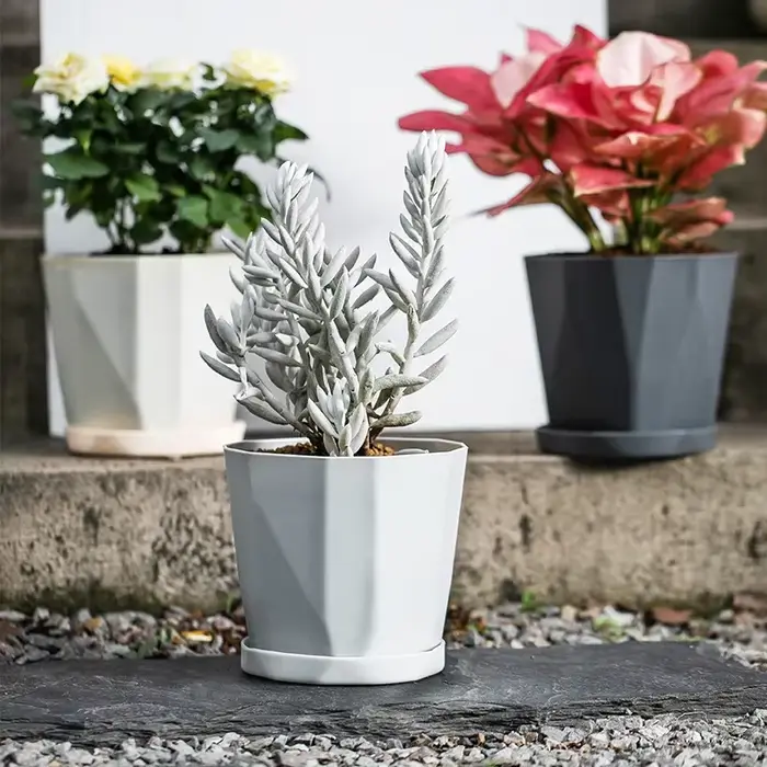 Pots de fleurs en plastique pour intérieur et extérieur
