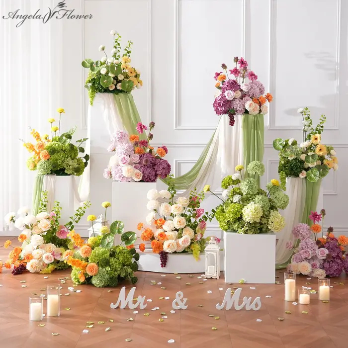 Angela A9143 Arrangement floral artificiel en hydrangeas et palmiers pour allée