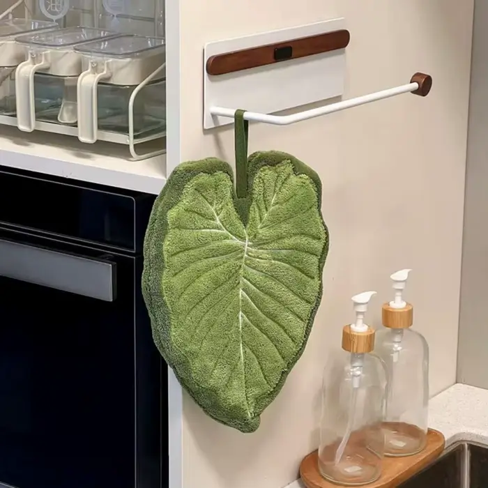 Serviette de toilette en forme de feuilles de plantes vertes