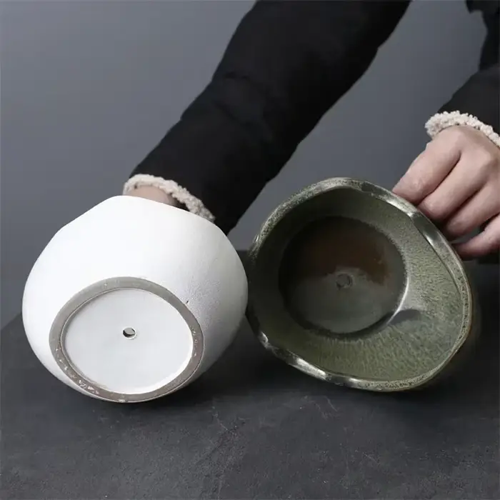 Pot de fleur en céramique en forme de corne de rhinocéros