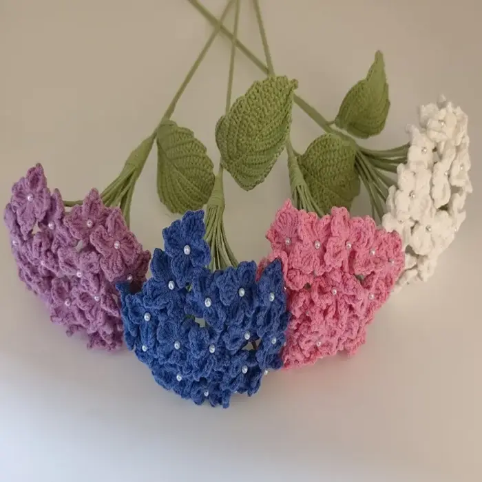 Fleurs en boule brodées à la main de haute qualité