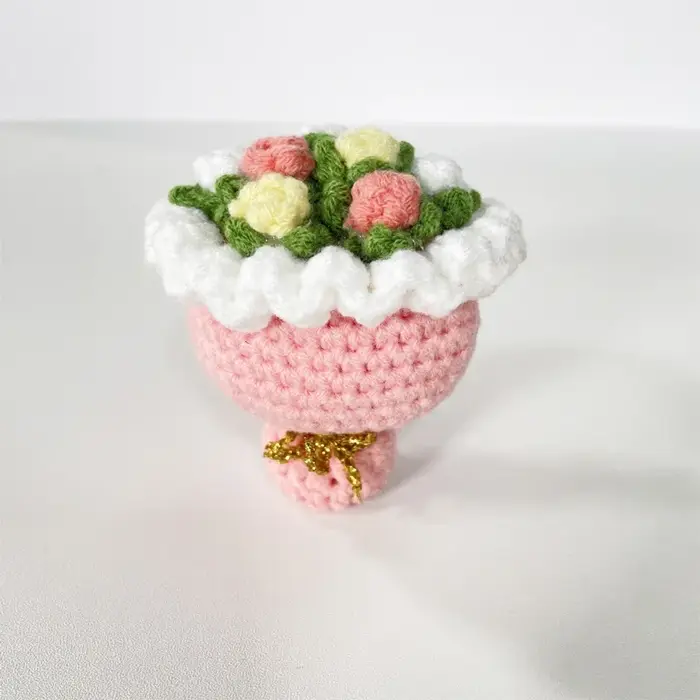 Mini bouquet de fleurs en tricot tissé à la main