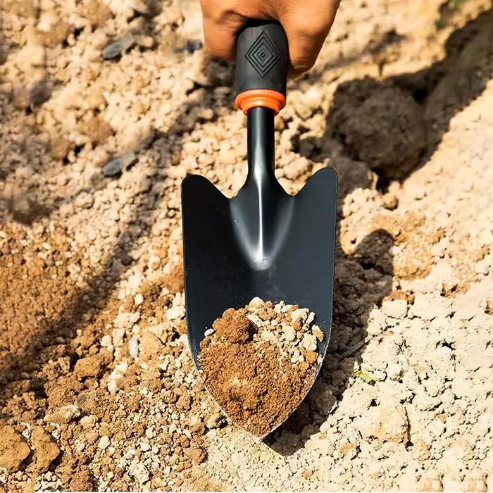 Truelle de jardin en métal avec poignée noire ergonomique et bordure orange – Outil parfait pour la plantation de fleurs et de légumes