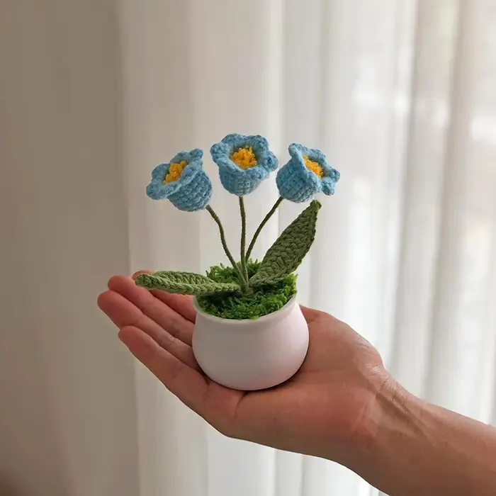 Fleur artificielle pour le bureau, le tableau de bord de la voiture, décoration, cadeaux pour femmes, fleurs pour anniversaire, Noël, fête, fleurs au crochet, bleues