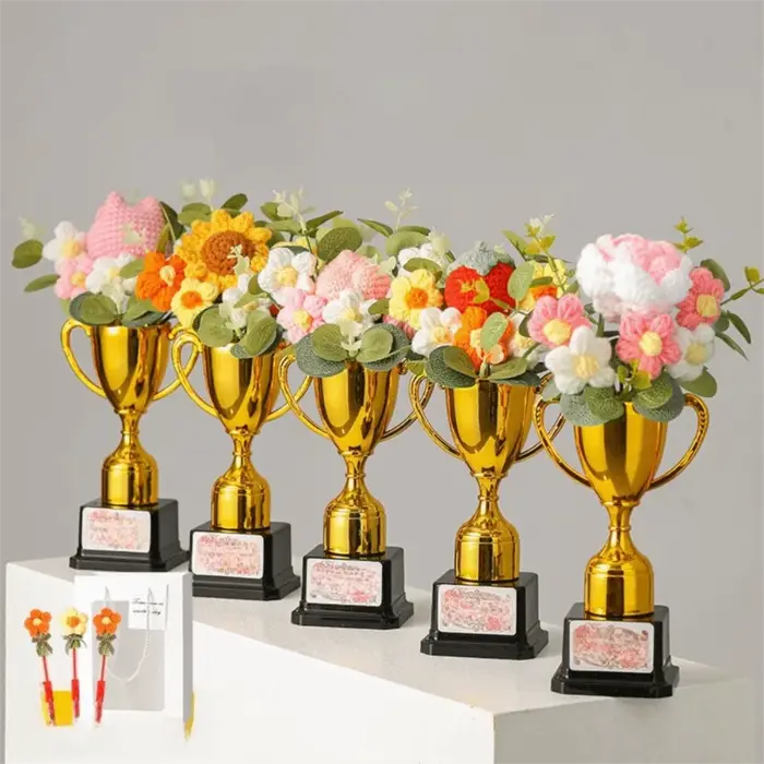 Ornement floral délicat pour la saison des diplômes, fabrication raffinée, apparence élégante, souvenir d'appréciation pour les enseignants
