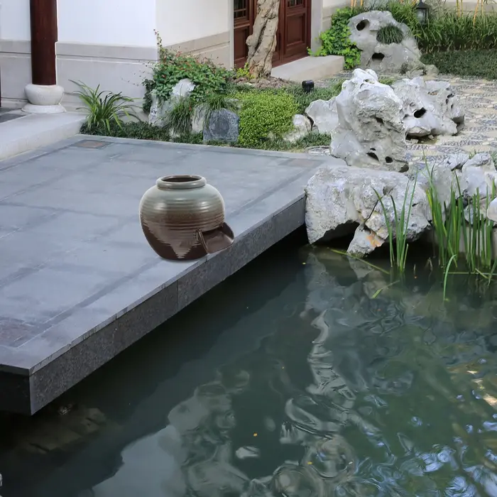 Fontaine d'eau extérieure en céramique