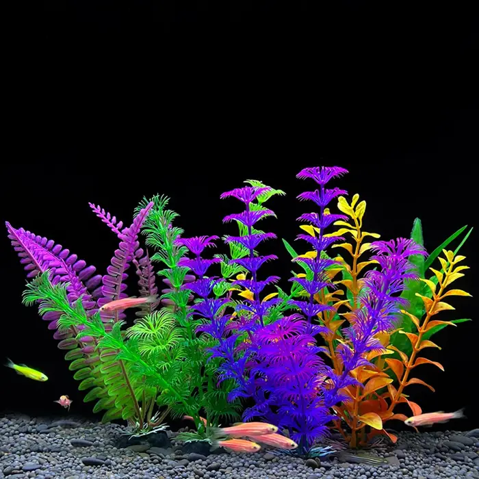 Plantes aquatiques simulées en plastique pour l'aménagement paysager des aquariums