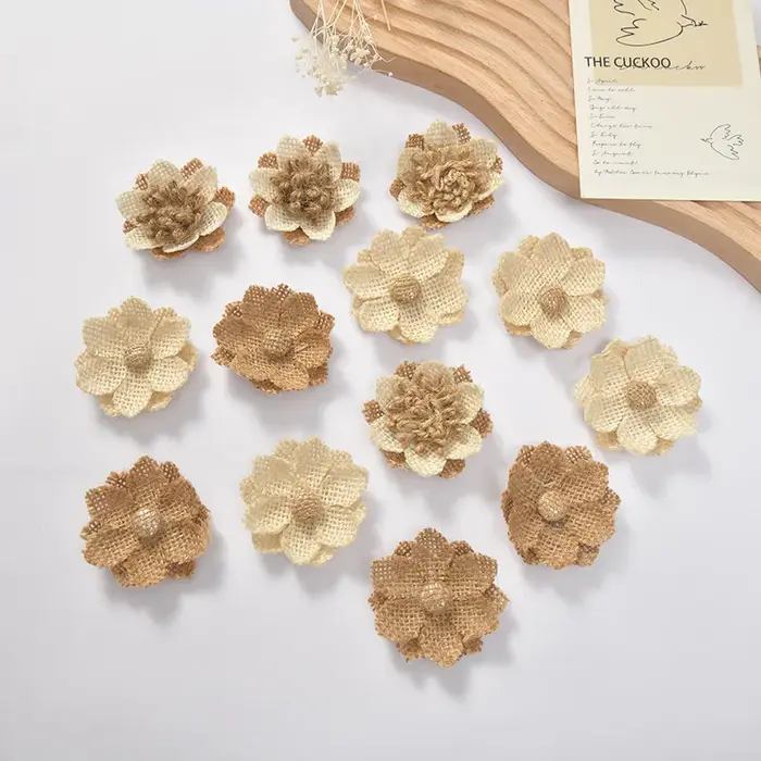 10 pièces de fleurs en toile de jute vintage