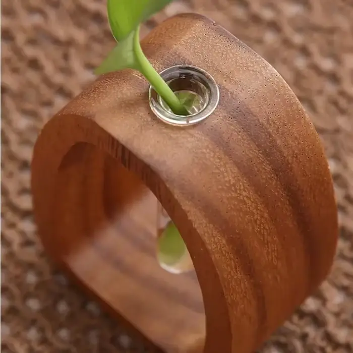 Ustensile à fleurs en bois massif